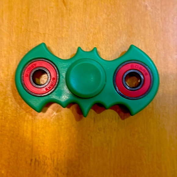 Box a little bit worn out, but the spinner is excellent at spinning - Picture 2 of 2